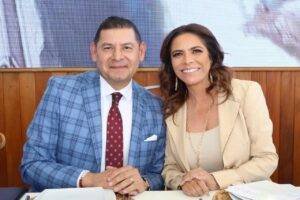 Se reúne Armenta con Olivia Salomón.