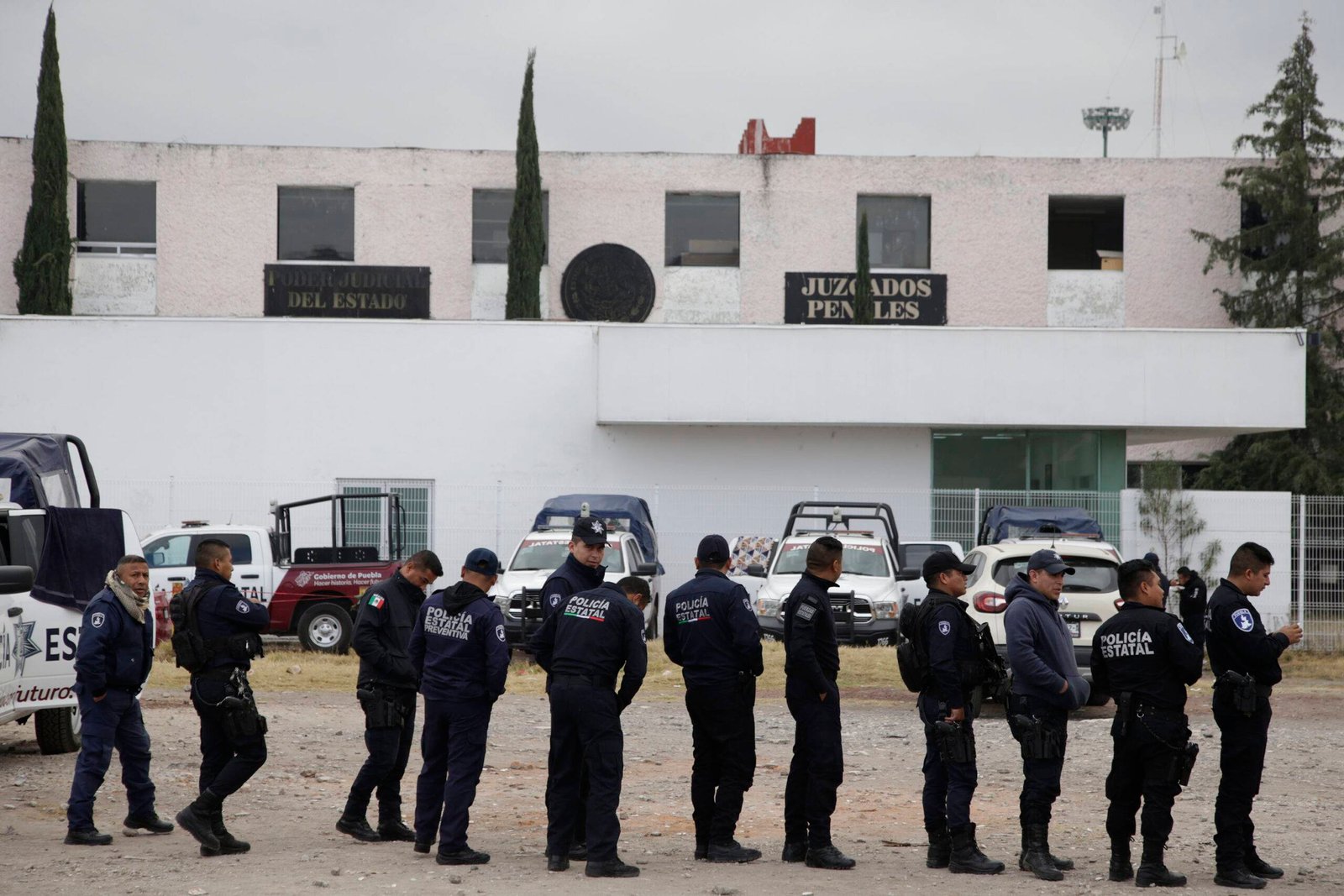 Por sospecha de motín trasladan a 139 reos de San Miguel otros CEFERESOS.