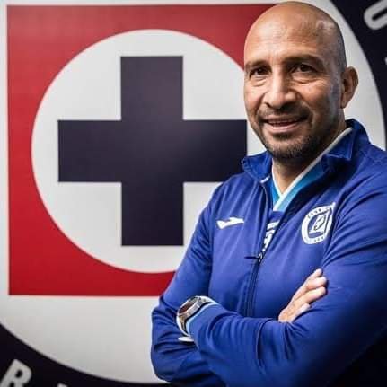 Óscar ‘Conejo’ Pérez ya no es el director deportivo de Cruz Azul.
