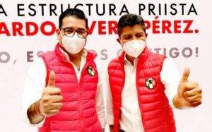 Cae más rápido un hablador que un cojo, reza el dicho. 
