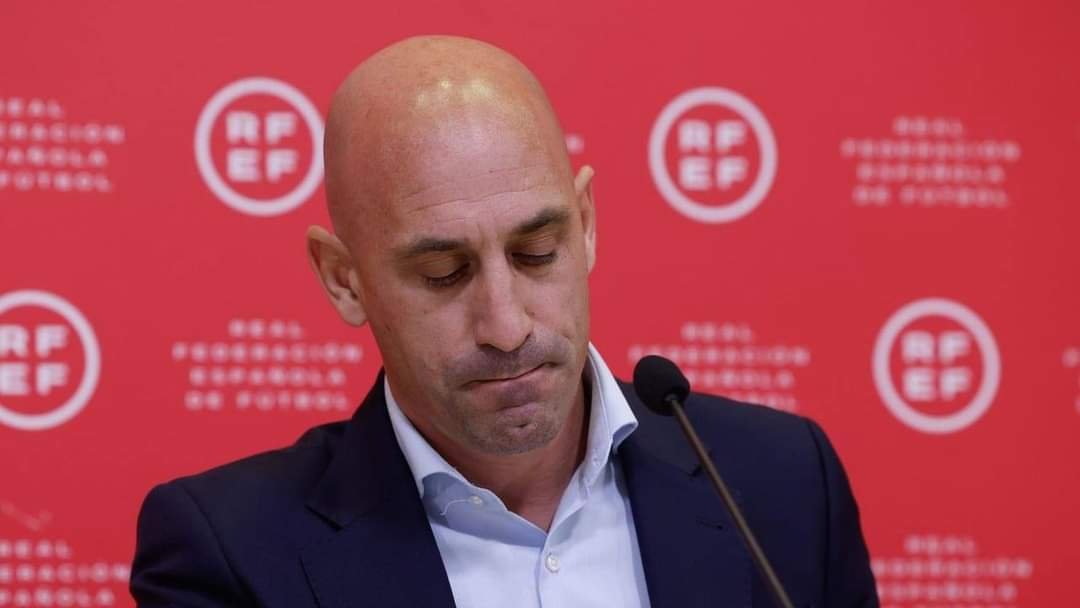 Revelan motivos de la FIFA para castigar a Rubiales.