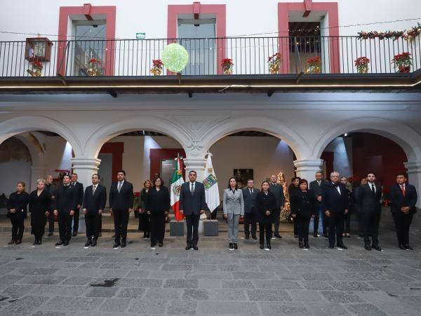 El gobernador Sergio Salomón encabezó una ceremonia por quinto aniversario luctuoso de los exgobernadores Martha Erika Alonso y Rafael Moreno Valle.