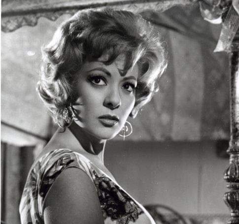 Silvia Pinal, Hospitalizada por Bronquitis.