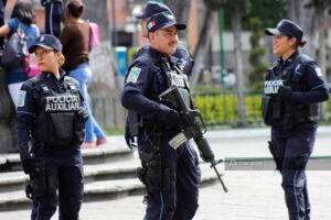 Cursos, armamento y parque vehicular a Policía Auxiliar.