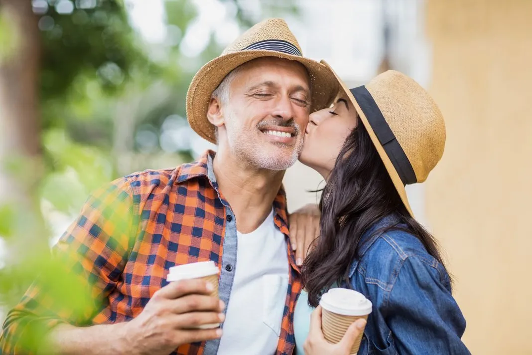 El mundo está loco loco, padre e hija tienen relaciones sexuales.