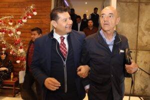 Presenta Armenta a “El Chelis” como asesor técnico del Senado.