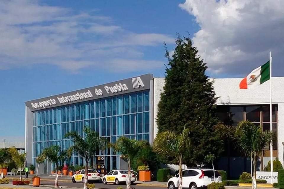 Don Goyo ‘inmoviliza’ al aeropuerto de Puebla