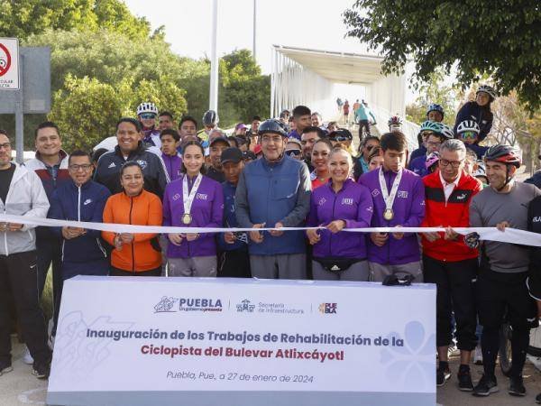 Inaugura Sergio Salomón rehabilitación de la ciclopista de la Vía Atlixcáyotl.