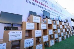 Entrega Gobernador computadoras a la SEP.