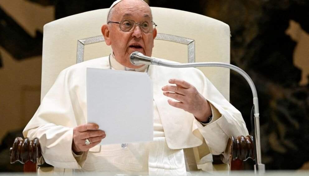 Papa Francisco Vuelve a Debilitarse; Tiene “Un Poco de Bronquitis”.
