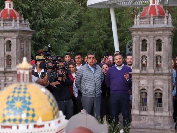 Puebla se vive y recorre en familia: Sergio Salomón, inaugura rehabilitación del “Paseo de Gigantes”.