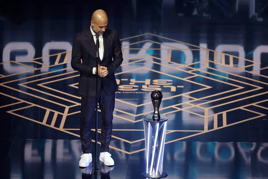 Pep Guardiola gana el premio a mejor entrenador.