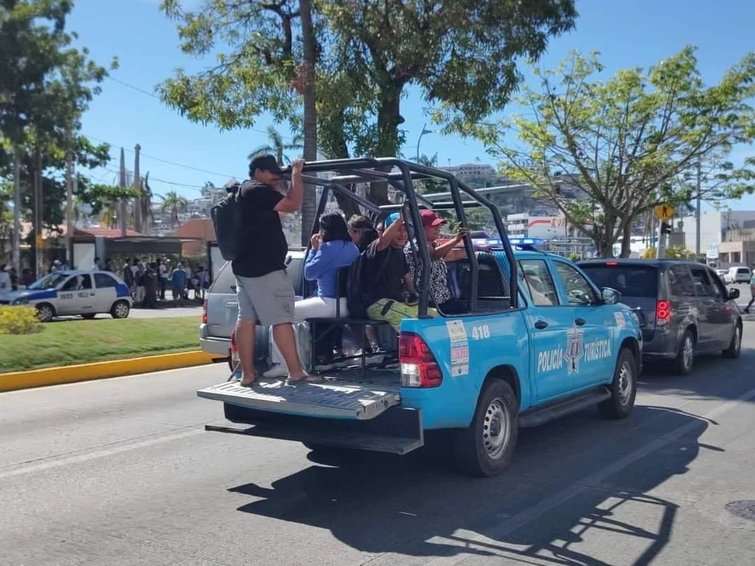 Por violencia, suspenden transporte público en Acapulco.