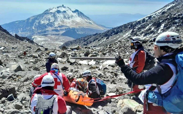 Hallan sin vida a guía de alpinistas en Pico de Orizaba.