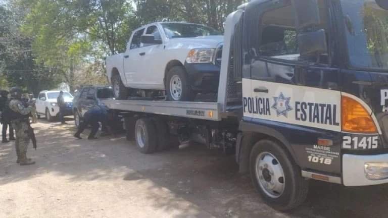 Aseguran Arsenal y Varias Camionetas en Cateo a Rancho en Chiapa de Corzo.