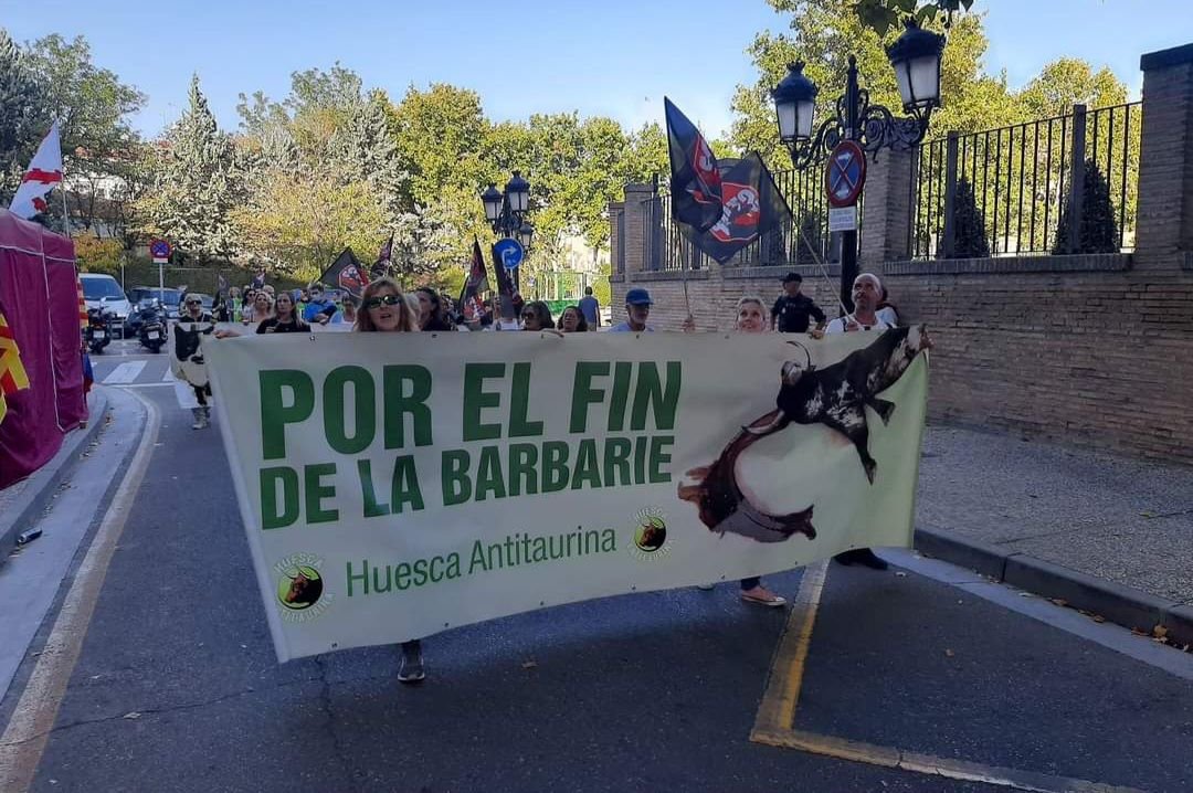 que forma de festejar, se desata balacera después del desfile