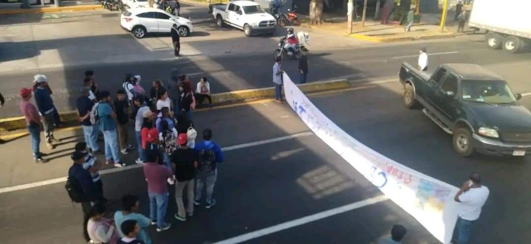 Consejo Supremo Indígena de Michoacán Bloquea carreteras para Exigir Gobiernos Autónomos.