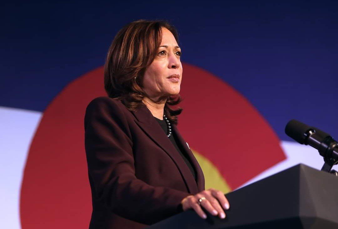 Nadie debe ir a la cárcel por fumar ‘hierba’: Kamala Harris.