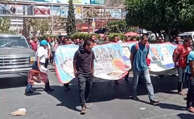 Normalistas Realizan Megamarcha para Exigir Justicia por Muerte de Yanqui Kothan.