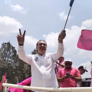 Participa Humberto Aguilar en caravana en apoyo a Xóchitl Gálvez.