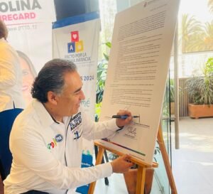 Firma “El Tigre Aguilar” Pacto por la primera infancia.