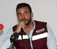 Denuncia Ayuntamiento a Toño López por evidenciar entrega de tinacos azules.