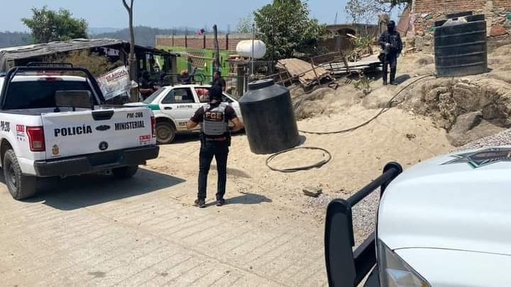 Grupo Armado Despoja de sus Vehículos a Maestros del Municipio guerrerense de Coyuca de Benítez.