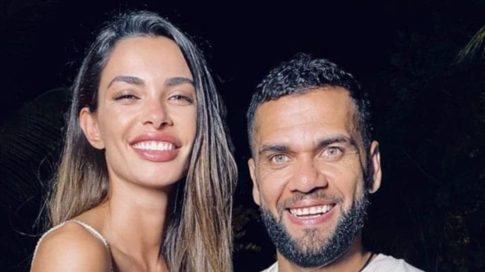 Joana Sanz Publica Primera Imagen con Dani Alves Tras su Salida de la Cárcel.
