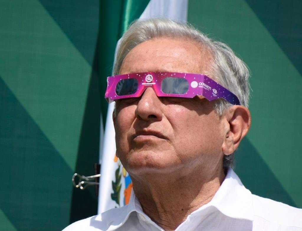 López Obrador Vive Eclipse Solar desde Mazatlán.