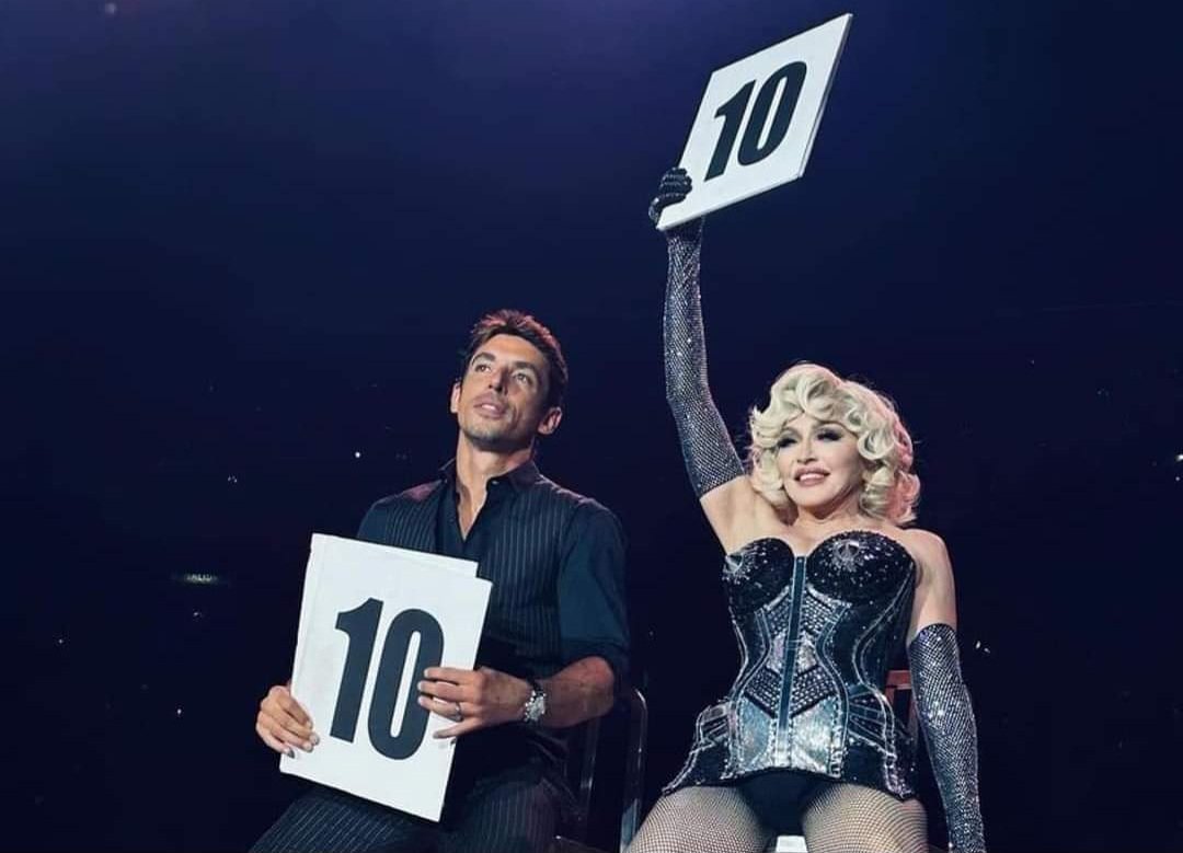 Madonna Invita a Alberto Guerra al Escenario en Concierto de CDMX.