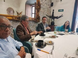 Políticos incumplen a comunicadores.