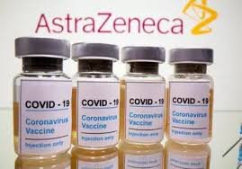 Asegura que la vacuna contra COVID-19 la dejó discapacitada.