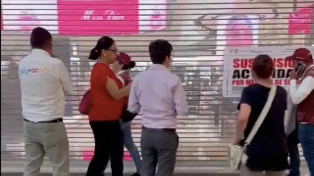 Clausuran Liverpool Perisur con Clientes y Trabajadores Adentro.