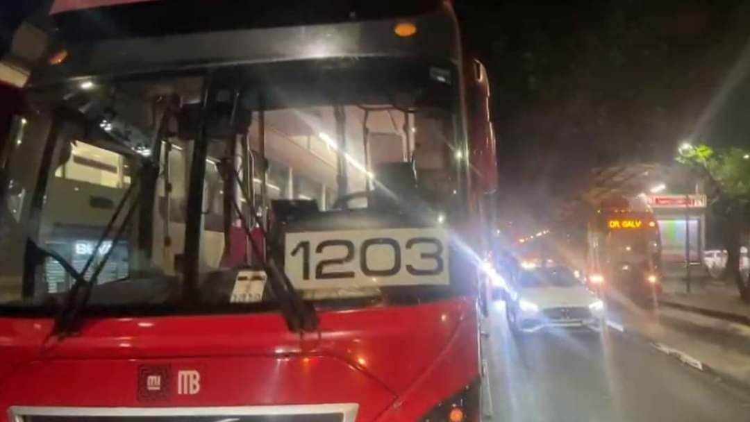 En CDMX Metrobús Choca y Deja Varios Lesionados.