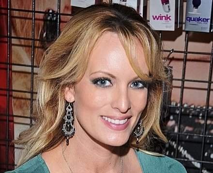 Stormy Daniels Niega que Extorsionara a Donal Trump.
