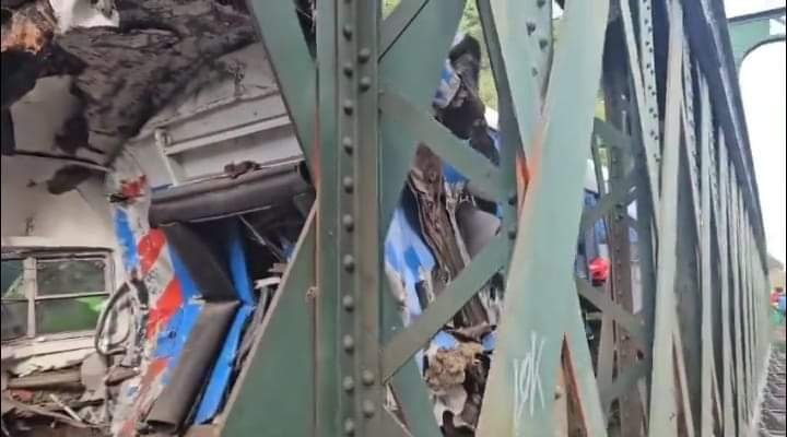 Choca Tren de Pasajeros en Buenos Aires, Argentina.
