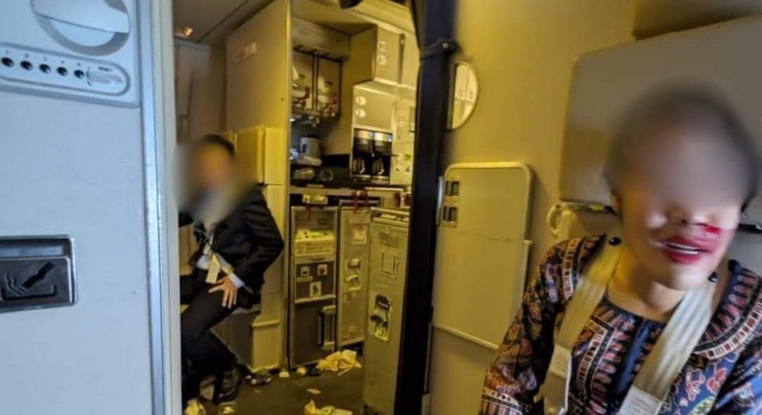 Fuertes Turbulencias en un Vuelo de Singapore Airlines Deja un Muerto y 30 Heridos.