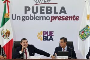 Gobernador actual y electo hablan sobre finanzas de Puebla.