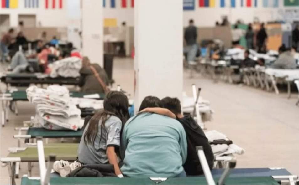 Migrantes Saturan los Albergues en la Frontera de Arizona con México.