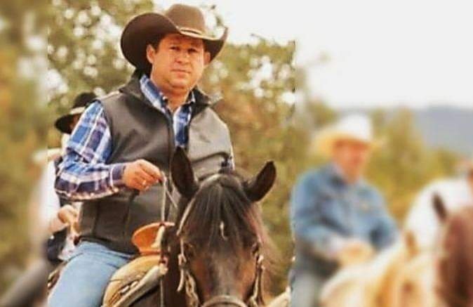 Diego Sinhue se Fractura Dos Costillas Tras Caer de un Caballo en su Rancho.