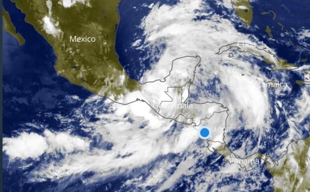 Suspenden Clases y Cierran Puertos por Fuertes Lluvias en Quintana Roo.