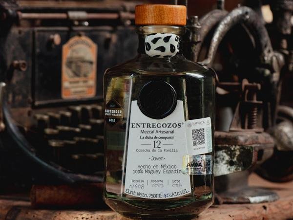 Exporta Gobierno Estatal mezcal poblano a España.