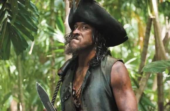 El Actor Tamayo Perry Muere Tras ser Atacado por un Tiburón en Hawái.