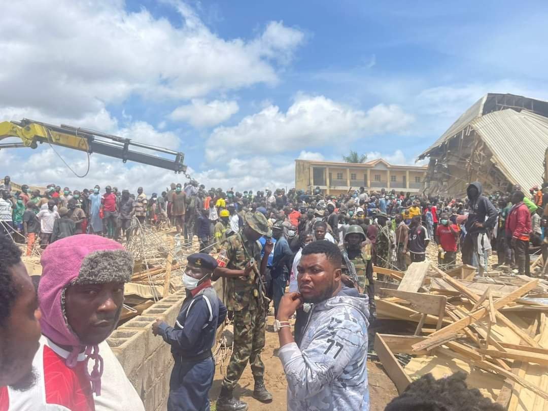 Colapsa escuela en Nigeria hay 21 muertos.