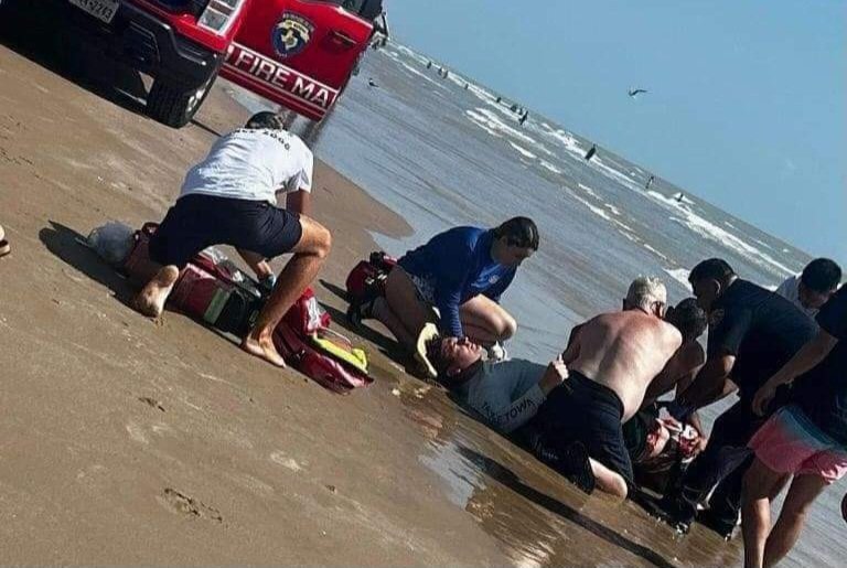 Tiburón Ataca a Dos Personas en Isla del Padre en Texas.