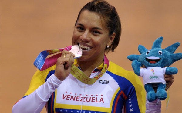 Ciclista es encontrada muerta aparentemente por asfixia.