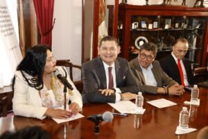 Develan pintura de Armenta como Presidente de la Mesa del Senado de la LXV Legislatura.