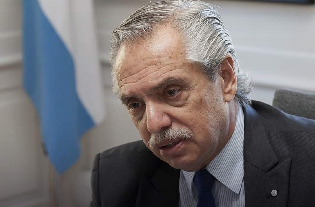 Expresidente de Argentina Denuncia a su Exesposa Por Difusión de Videos Íntimos.