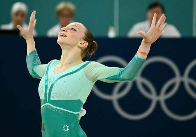 Gimnasta Ana Barbosu Recibe Medalla Olímpica de Bronce ya en su Casa.