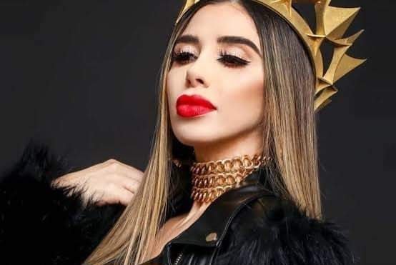 Emma Coronel debuta como modelo en video musical.